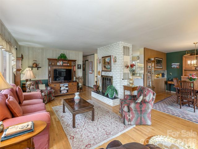 227 Sky Lake Drive, Hendersonville, NC 28739