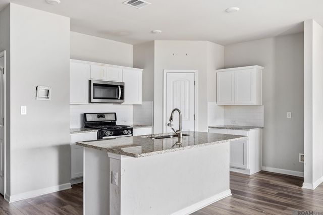 7508 Scarlet Oak Dr, Gonzales, LA 70737