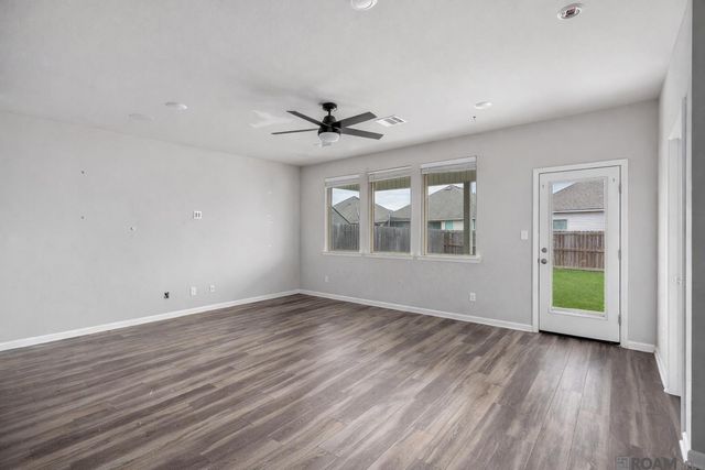 7508 Scarlet Oak Dr, Gonzales, LA 70737