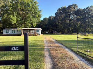 1944 S Pine Lake Road, Montgomery, TX 77316