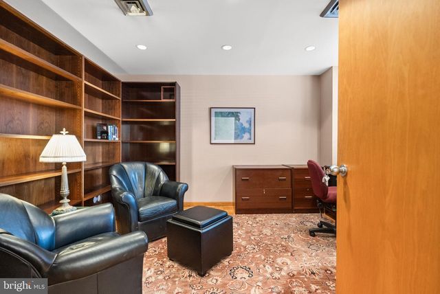 3 WASHINGTON CIR NW #206, Washington, DC 20037