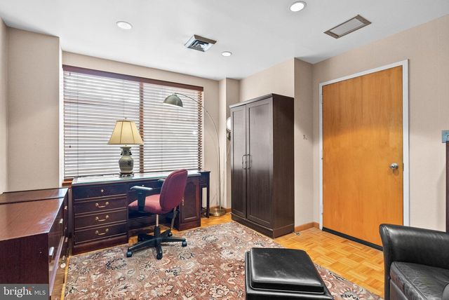 3 WASHINGTON CIR NW #206, Washington, DC 20037