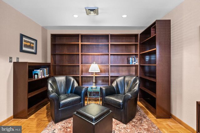 3 WASHINGTON CIR NW #206, Washington, DC 20037