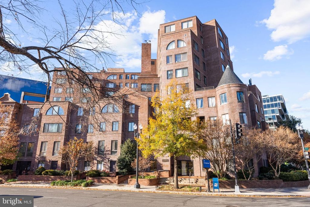 3 WASHINGTON CIR NW #206, Washington, DC 20037