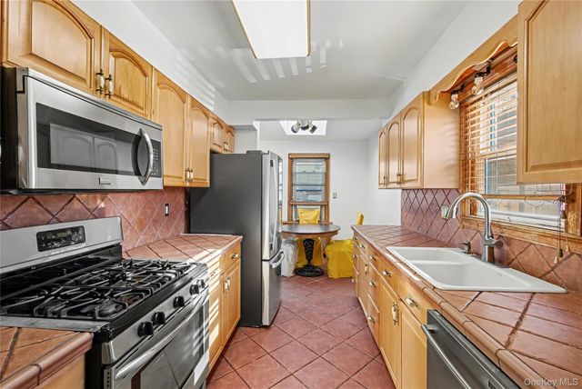 12 King Street, Freeport, NY 11520