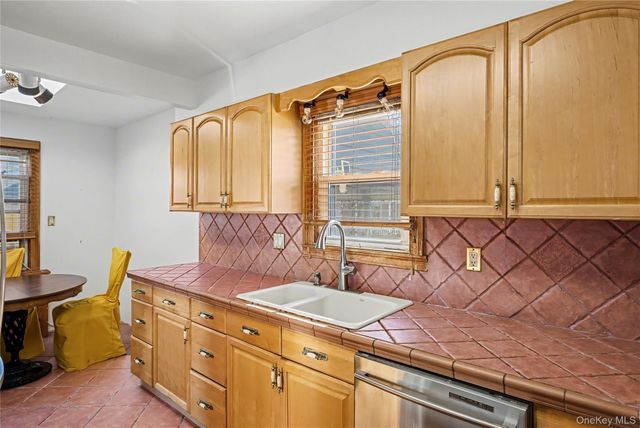 12 King Street, Freeport, NY 11520