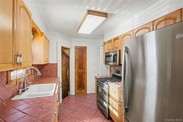 12 King Street, Freeport, NY 11520