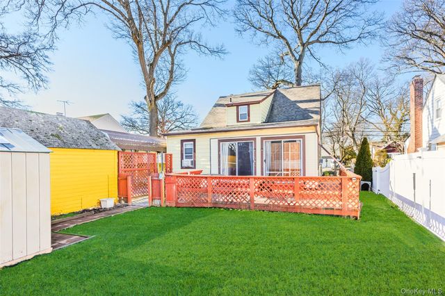 12 King Street, Freeport, NY 11520