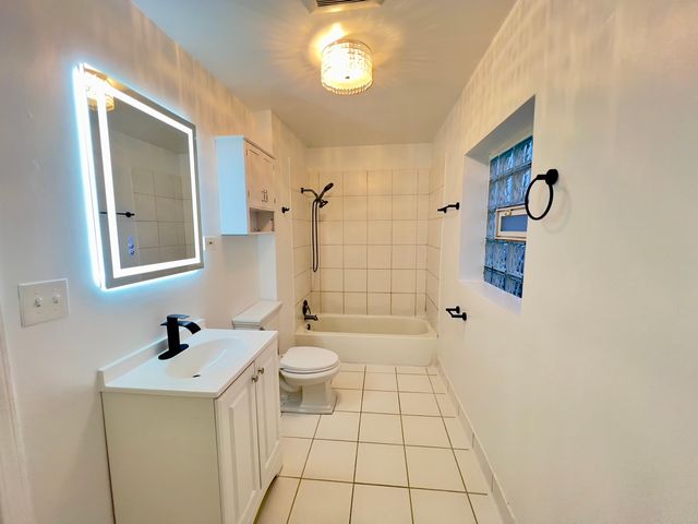 7421 W 64th Street, Summit, IL 60501