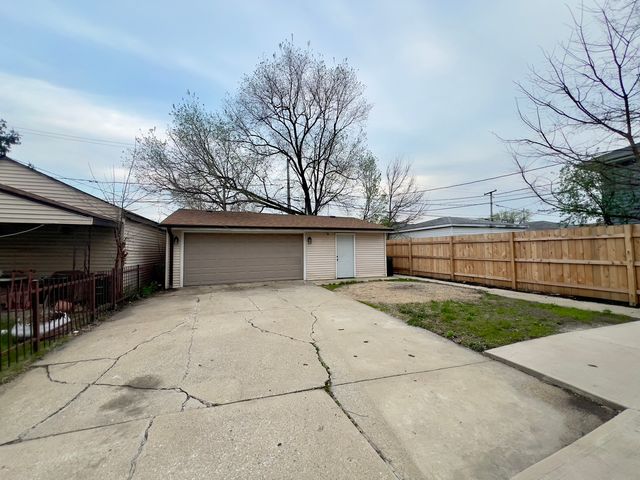 7421 W 64th Street, Summit, IL 60501
