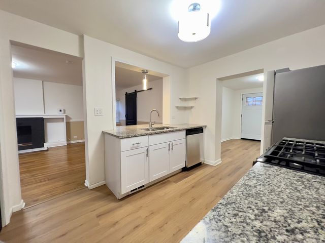 7421 W 64th Street, Summit, IL 60501