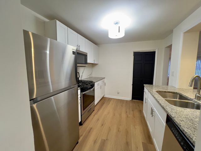 7421 W 64th Street, Summit, IL 60501