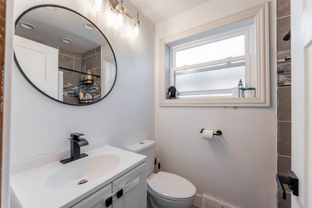 5105 S Mobile Avenue, Chicago, IL 60638