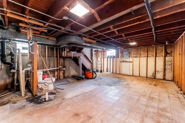 5105 S Mobile Avenue, Chicago, IL 60638