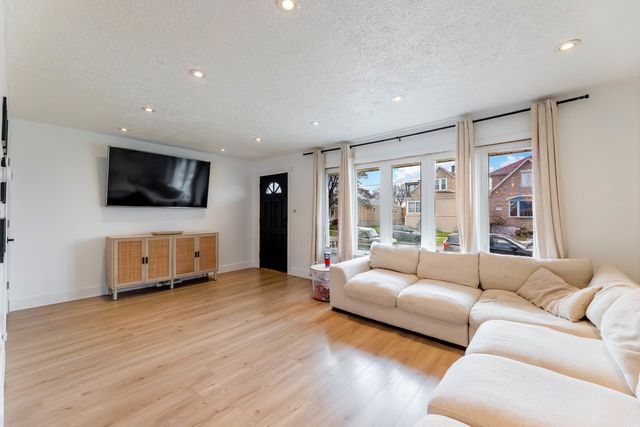 5105 S Mobile Avenue, Chicago, IL 60638