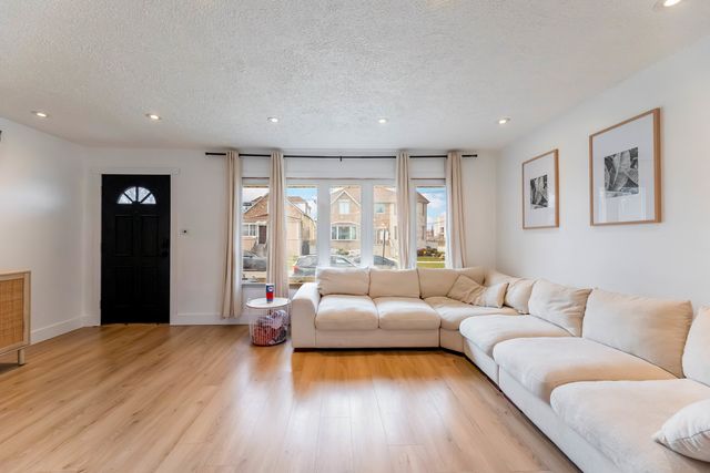 5105 S Mobile Avenue, Chicago, IL 60638