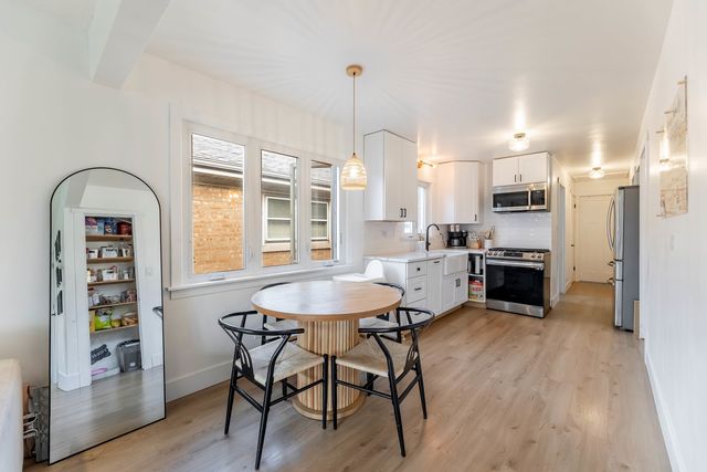 5105 S Mobile Avenue, Chicago, IL 60638