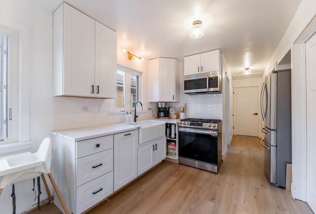 5105 S Mobile Avenue, Chicago, IL 60638