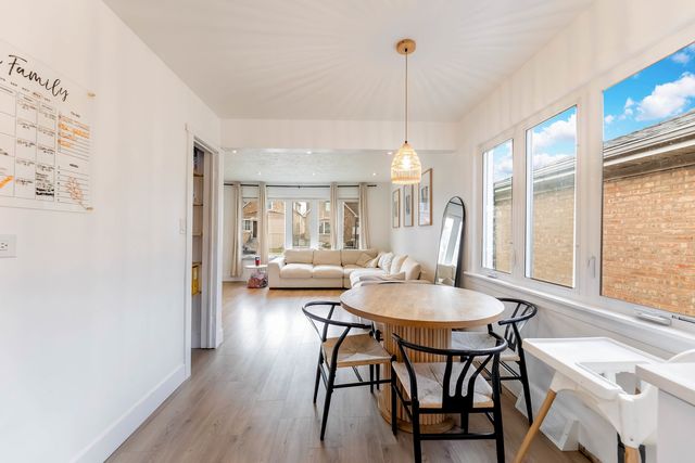 5105 S Mobile Avenue, Chicago, IL 60638