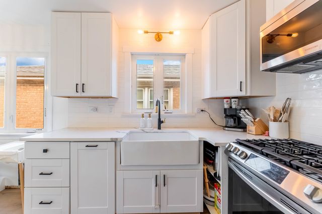 5105 S Mobile Avenue, Chicago, IL 60638