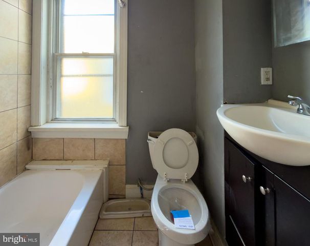 1638 W VICTORIA ST, Philadelphia, PA 19140