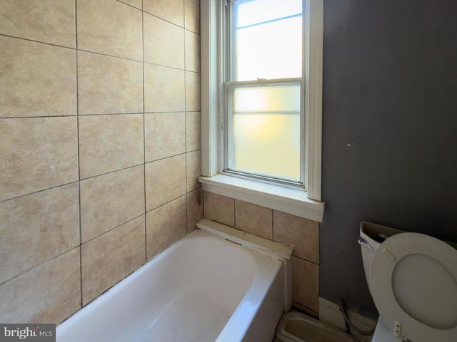 1638 W VICTORIA ST, Philadelphia, PA 19140