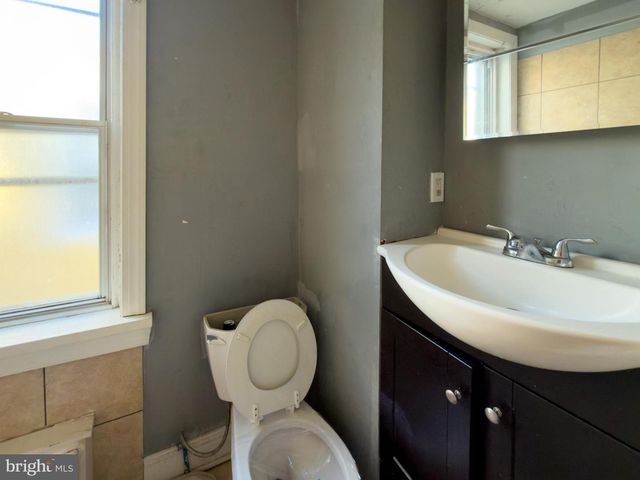 1638 W VICTORIA ST, Philadelphia, PA 19140