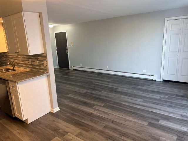 110 W 66th Street 3, Westmont, IL 60559