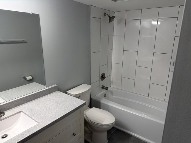 110 W 66th Street 3, Westmont, IL 60559