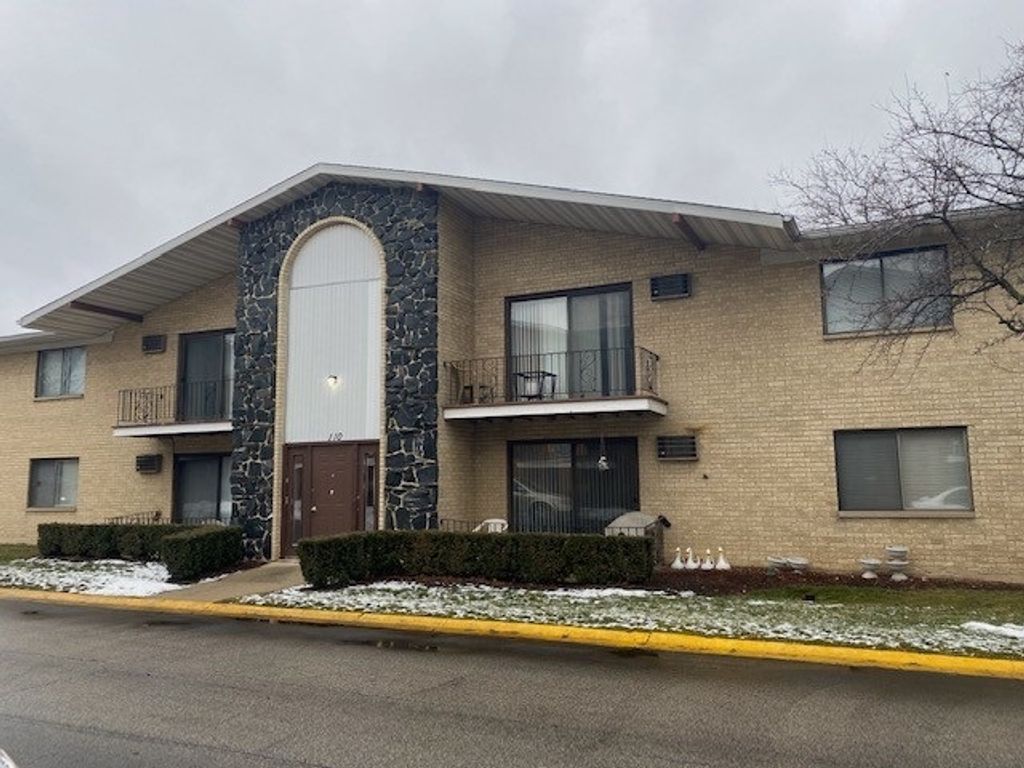 110 W 66th Street 3, Westmont, IL 60559
