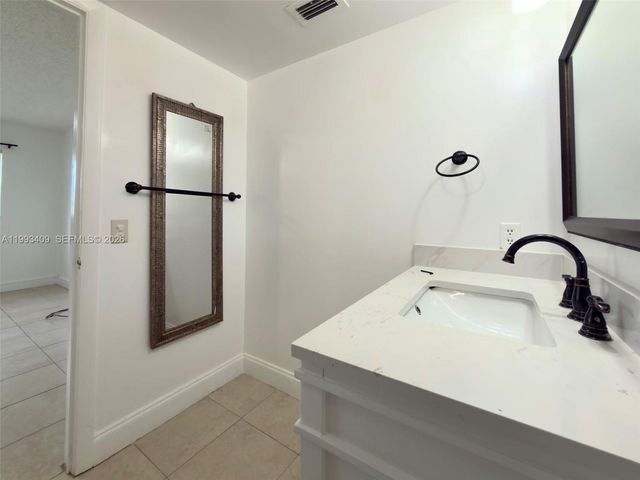 609 S State Road 7 1C, Margate, FL 33068