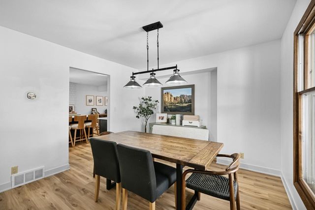 S57W22661 Woodside COURT, Waukesha, WI 53189