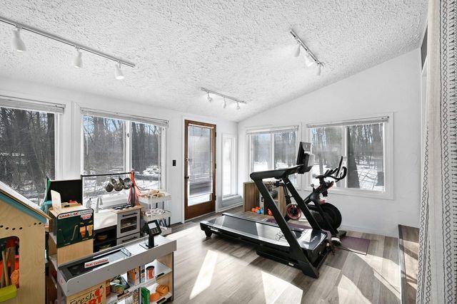 S57W22661 Woodside COURT, Waukesha, WI 53189