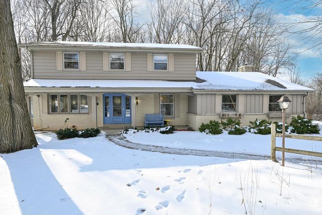 S57W22661 Woodside COURT, Waukesha, WI 53189