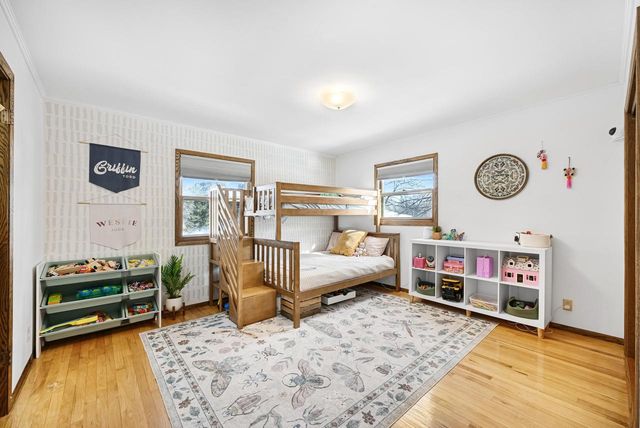 S57W22661 Woodside COURT, Waukesha, WI 53189