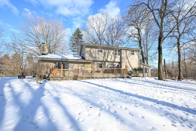 S57W22661 Woodside COURT, Waukesha, WI 53189