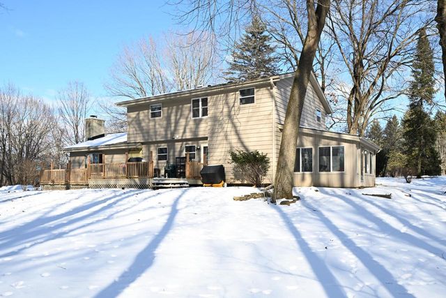 S57W22661 Woodside COURT, Waukesha, WI 53189