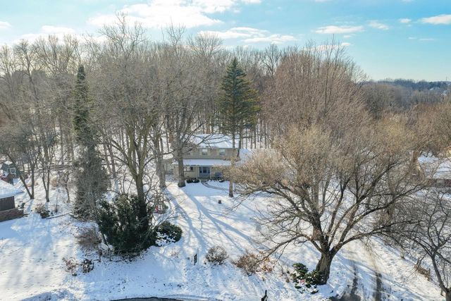 S57W22661 Woodside COURT, Waukesha, WI 53189