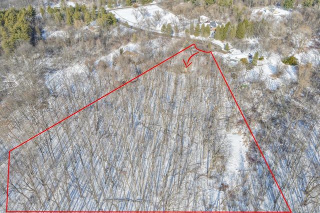 S57W22661 Woodside COURT, Waukesha, WI 53189