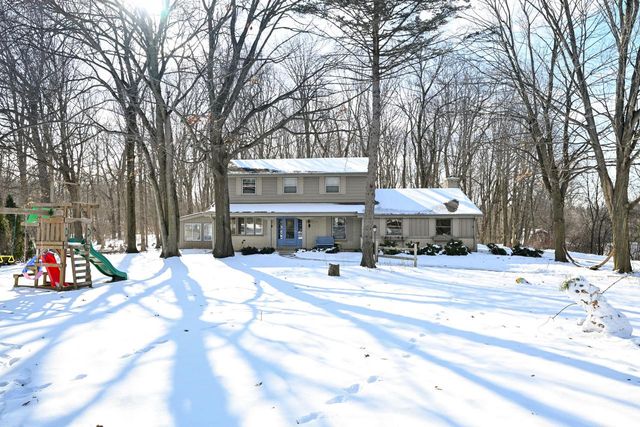 S57W22661 Woodside COURT, Waukesha, WI 53189