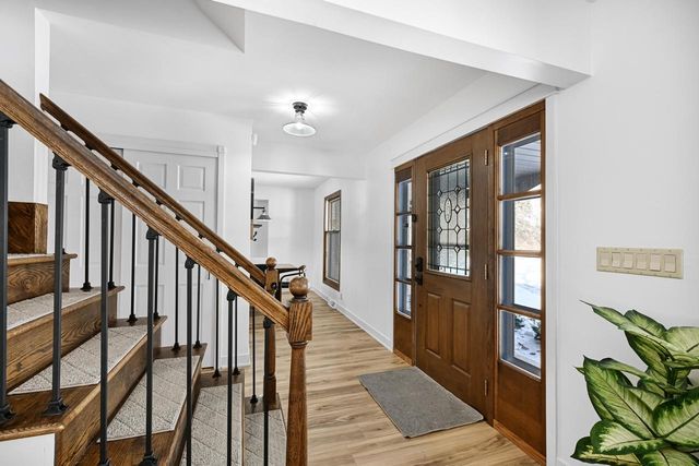 S57W22661 Woodside COURT, Waukesha, WI 53189