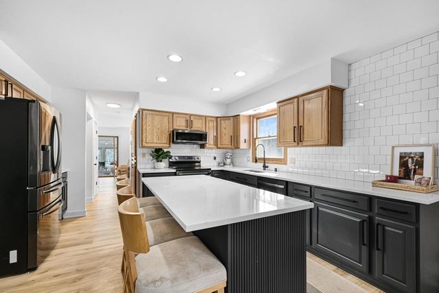 S57W22661 Woodside COURT, Waukesha, WI 53189