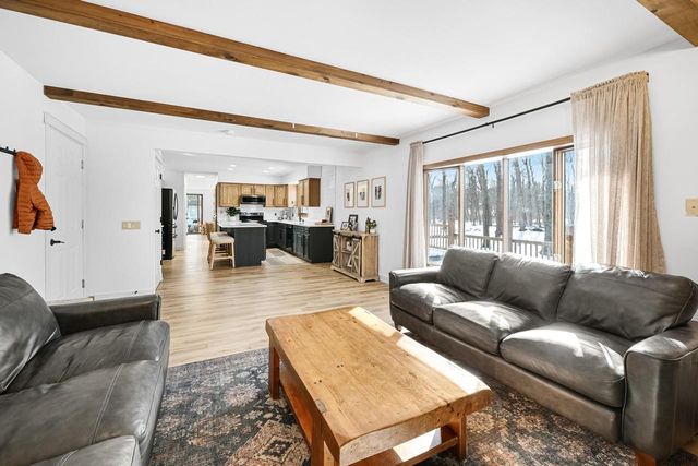 S57W22661 Woodside COURT, Waukesha, WI 53189