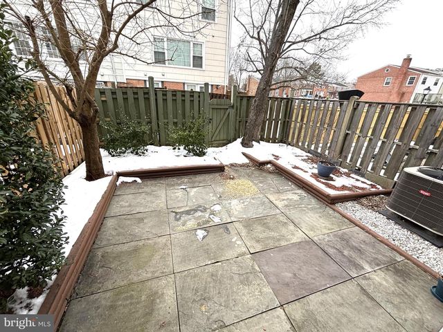 8104 OAKLAKE CT, Alexandria, VA 22309