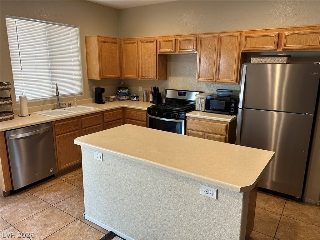 3992 Gray Aster Drive, Las Vegas, NV 89122 — photo 2