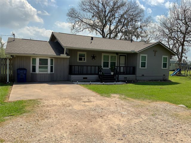 751 County Road 703, West Columbia, TX 77486