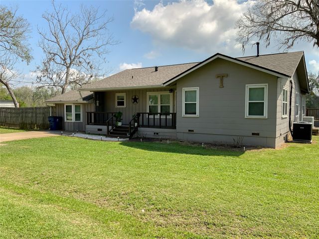 751 County Road 703, West Columbia, TX 77486