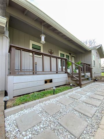751 County Road 703, West Columbia, TX 77486