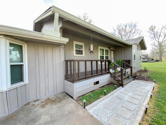 751 County Road 703, West Columbia, TX 77486