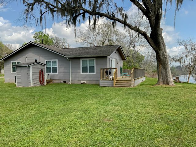 751 County Road 703, West Columbia, TX 77486